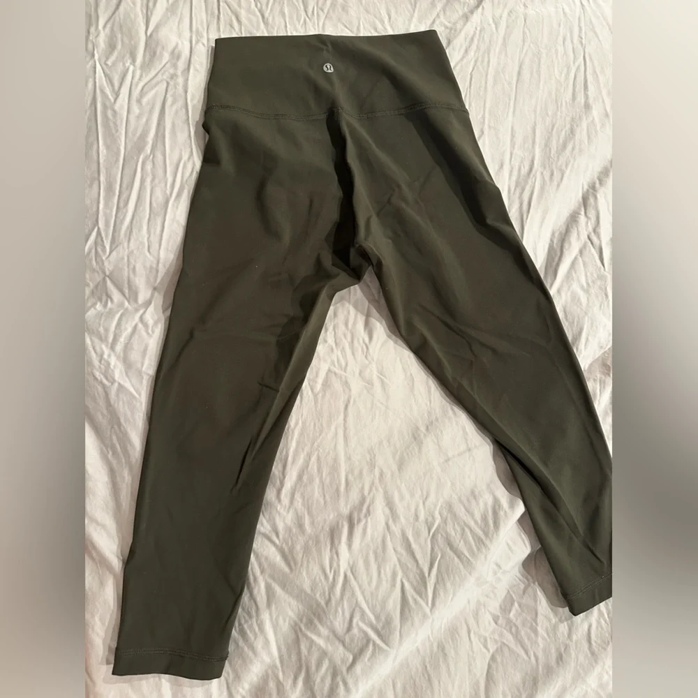 Lululemon size 6 dark green (olive) 21 inch - Picture 1 of 4